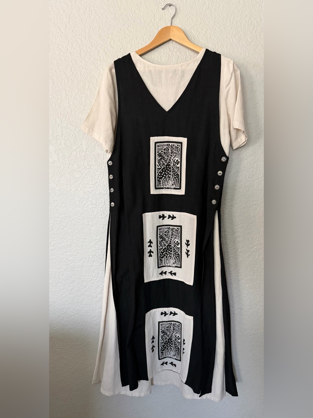 Vtg Jasmine by KVM Black and Cream V-Neck Panel Maxi Dress size M - small spot